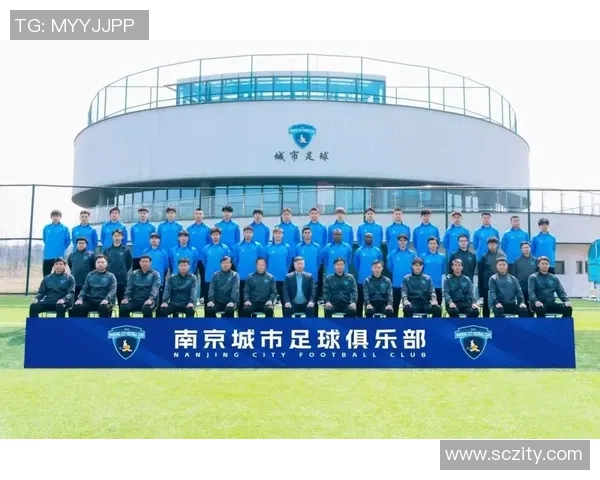 南京足球队的控制体系与战术解析：探索现代足球的战略布局与执行力